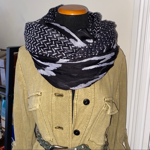Light, multi patterned infinity scarf - Picture 2 of 4